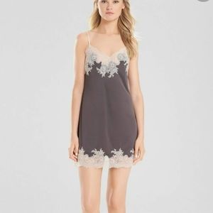 Natori chemise size medium